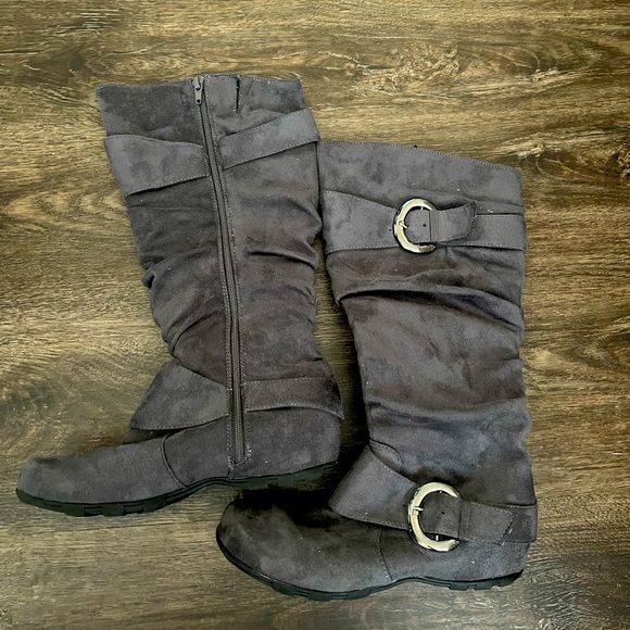 Journee Collection Jester Boots - Picture 1 of 6